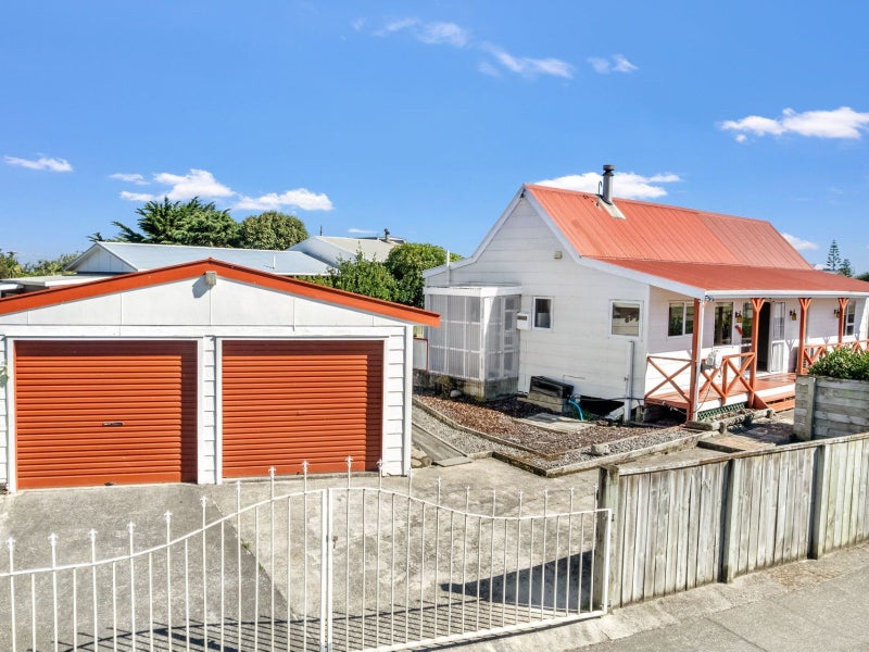 10 Taonui Street, Waitarere Beach, Levin - Carousel 1