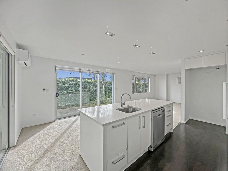 76 Alverston Street, Waterview, Auckland - Carousel 2