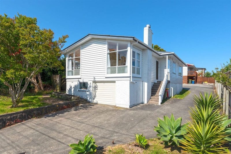 41 Sunnyside Road, Sunnyvale, Auckland - Carousel 1