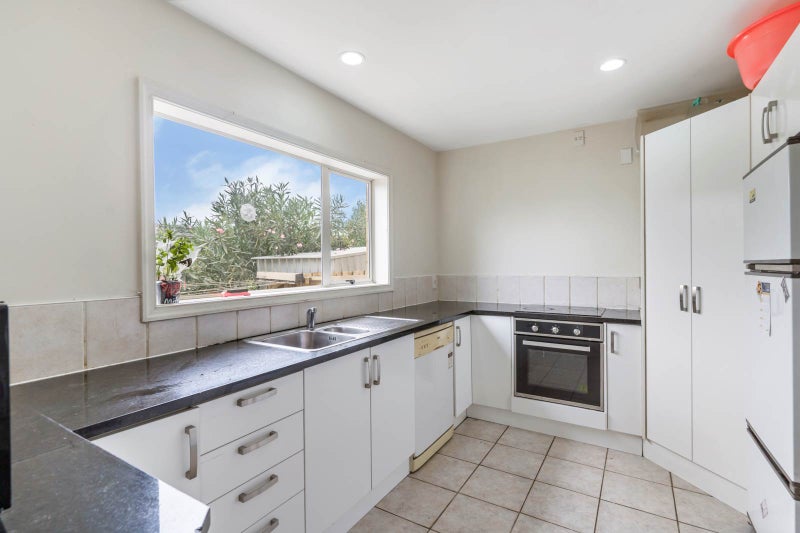 2/4 Lucienne Drive, Ranui, Auckland - Carousel 2