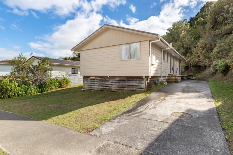 56 Cardiff Crescent, Cannons Creek, Porirua - Carousel 2