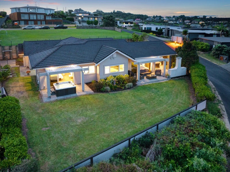 23 Manhattan Rise, Orewa, Orewa - Carousel 1
