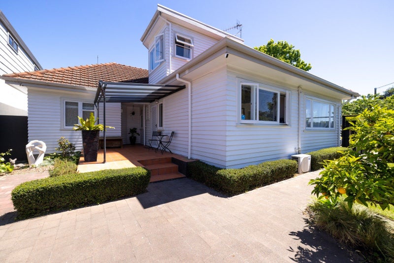 1 Douglas McLean Avenue, Marewa, Napier - Carousel 1