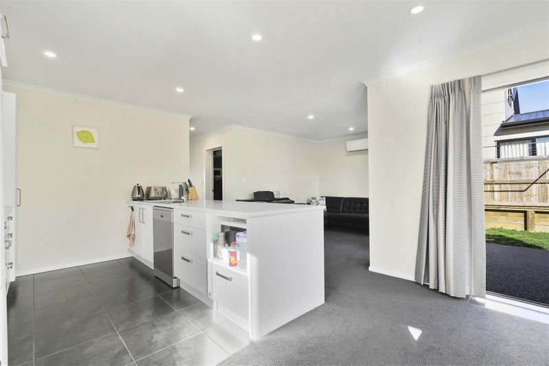 67 Ridgedale Crescent, Flagstaff, Hamilton - Carousel 2