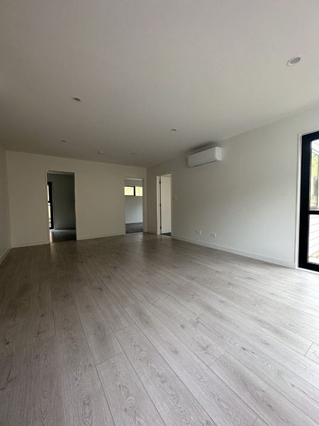 8A Lynn Road, Bayview, Auckland - Carousel 2