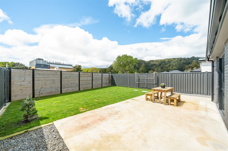 6 Te Kaeaea Crescent, Wallaceville, Upper Hutt - Carousel 2