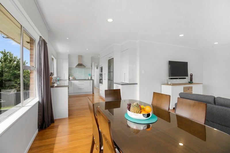 2/230 Queens Road, Panmure, Auckland - Carousel 1