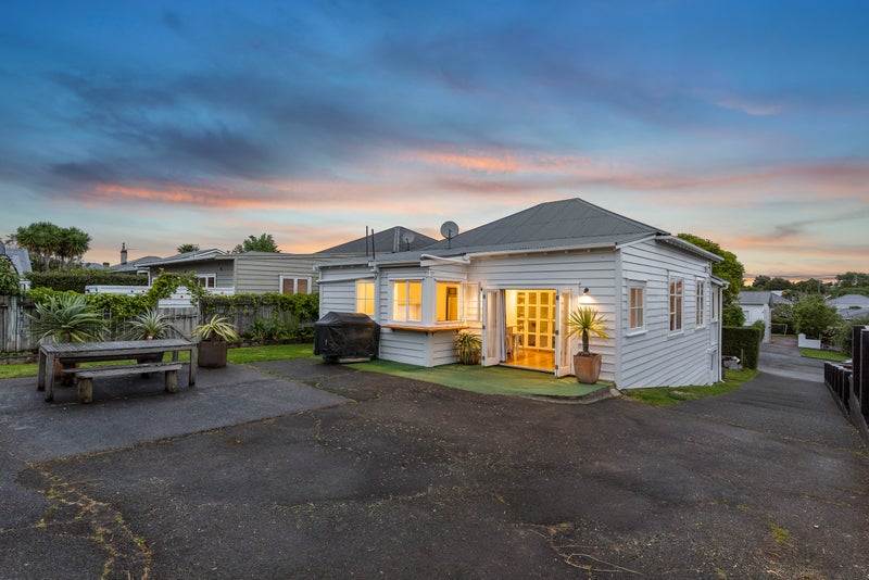 10 Tranmere Road, Sandringham, Auckland - Carousel 1