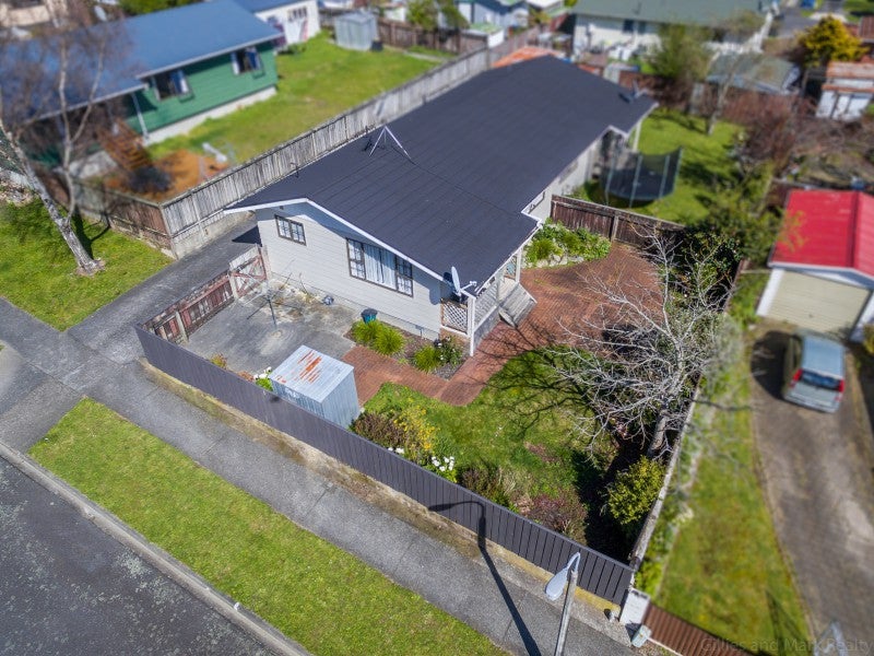 1/4 GARNET GR, BIRCHVILLE, UPPER HUTT - Carousel 1