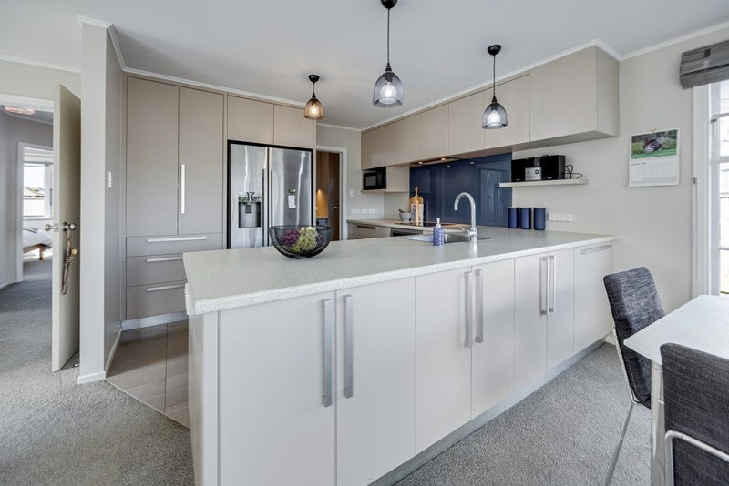 32 Fraser Crescent, Elderslea, Upper Hutt - Carousel 2