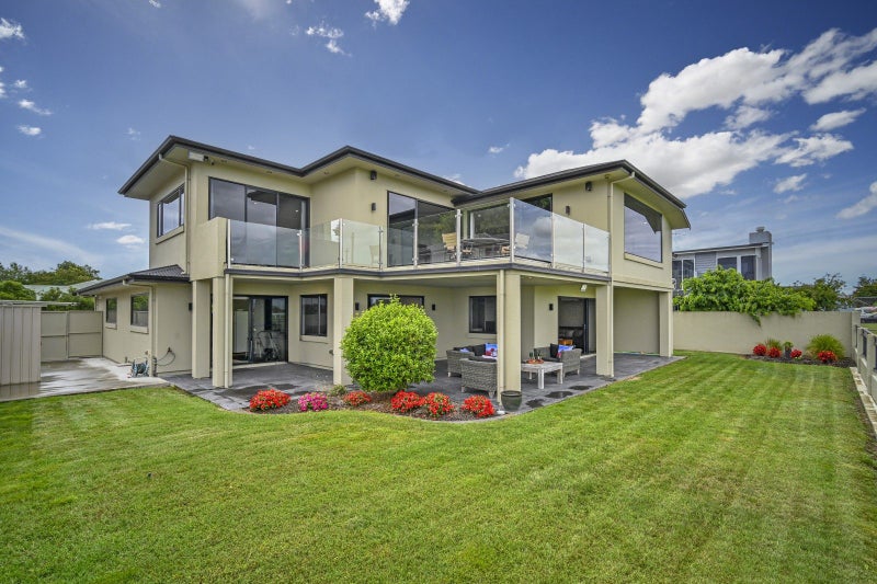 609 Market Street South, Hastings - Carousel 1