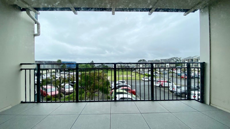 15D/71 Spencer Road, Oteha, Auckland - Carousel 17