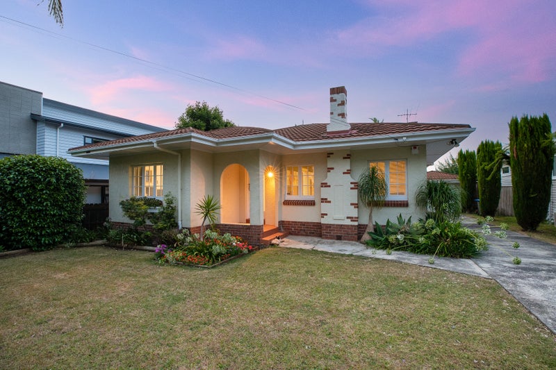 23 Target Street, Point Chevalier, Auckland - Carousel 1