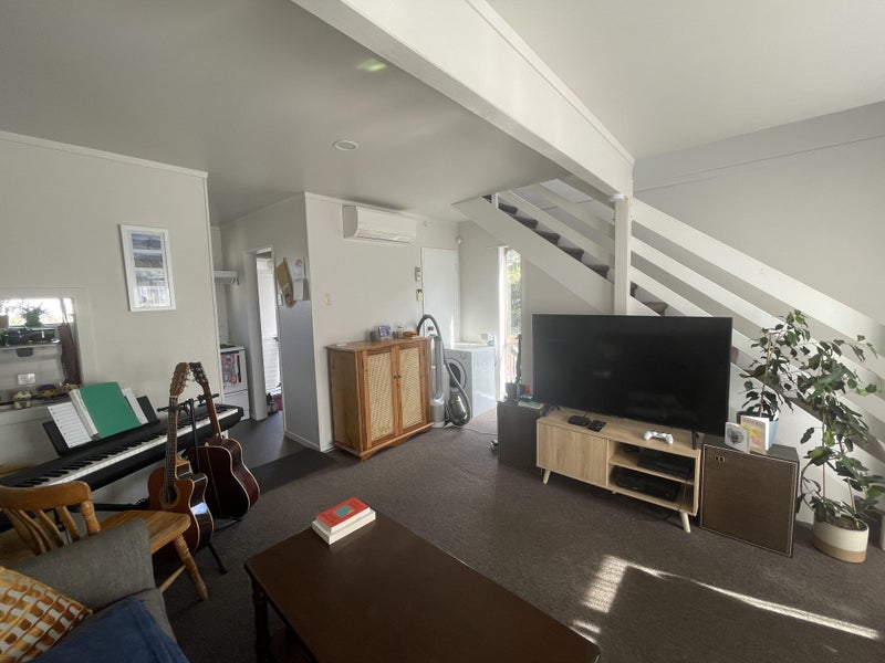 1/133 Queens Drive, Lyall Bay, Wellington - Carousel 2