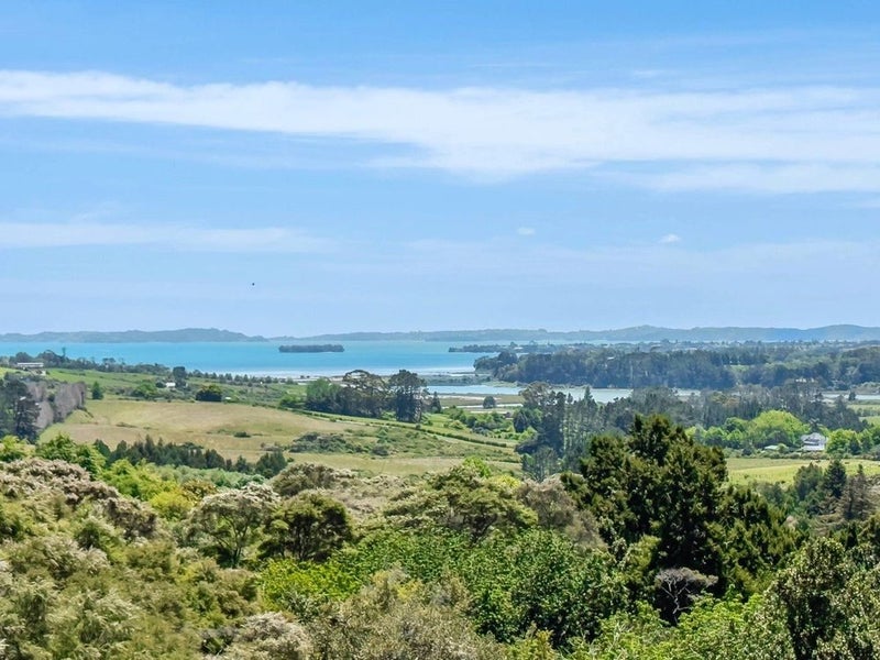 586 Whitford Road, Howick - Carousel 17