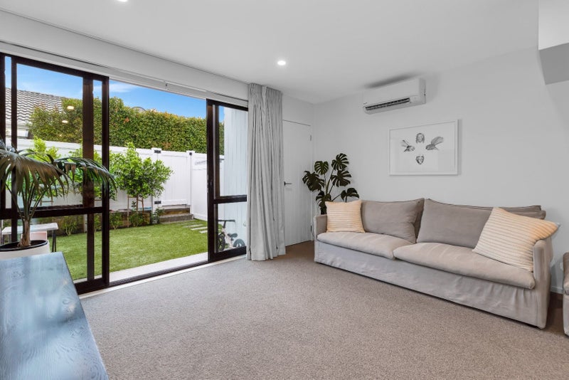 8/26 Moa Road, Point Chevalier, Auckland - Carousel 2