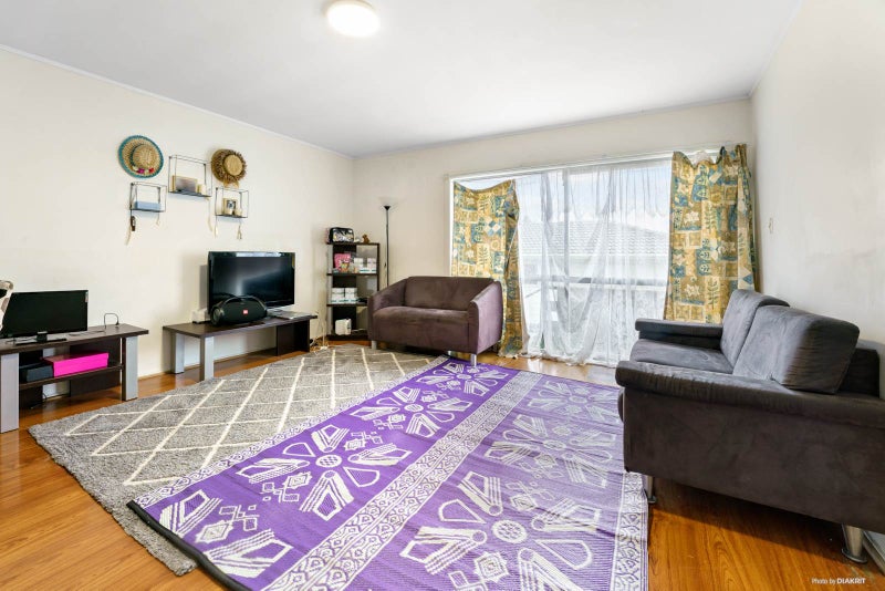 1/11 Frobisher Way, Clendon Park, Auckland - Carousel 2