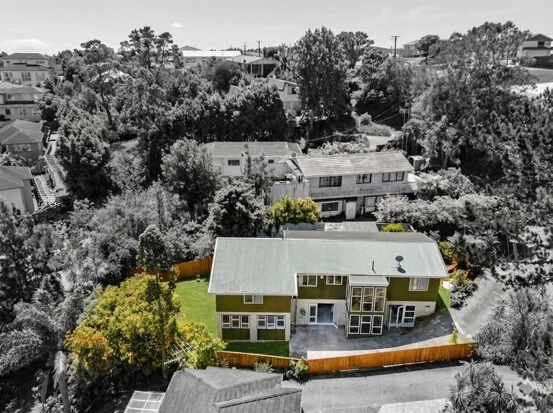 994 East Coast Road, Northcross, Auckland - Carousel 1