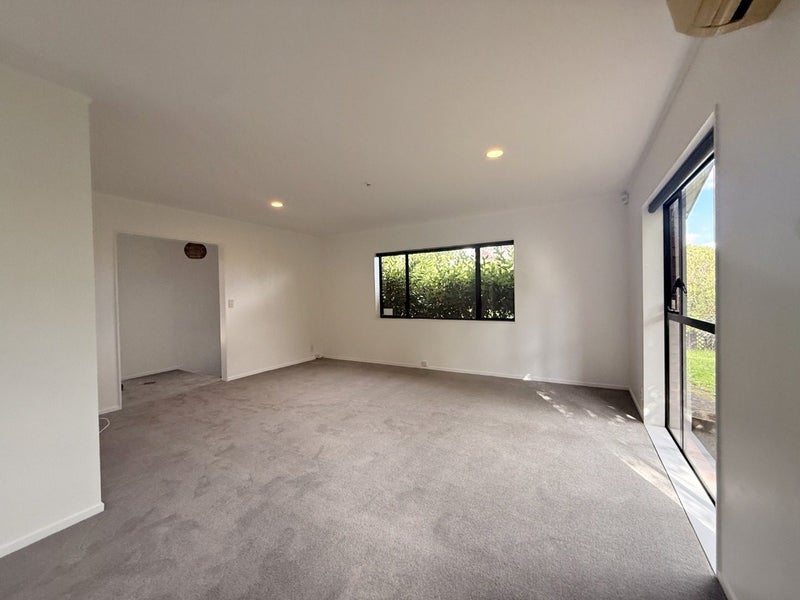 53 Mirrabooka Avenue, Botany Downs, Auckland - Carousel 2