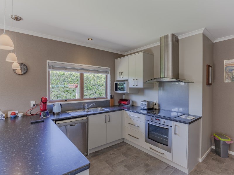 12 Ngarimu Crescent, Taradale, Napier - Carousel 2