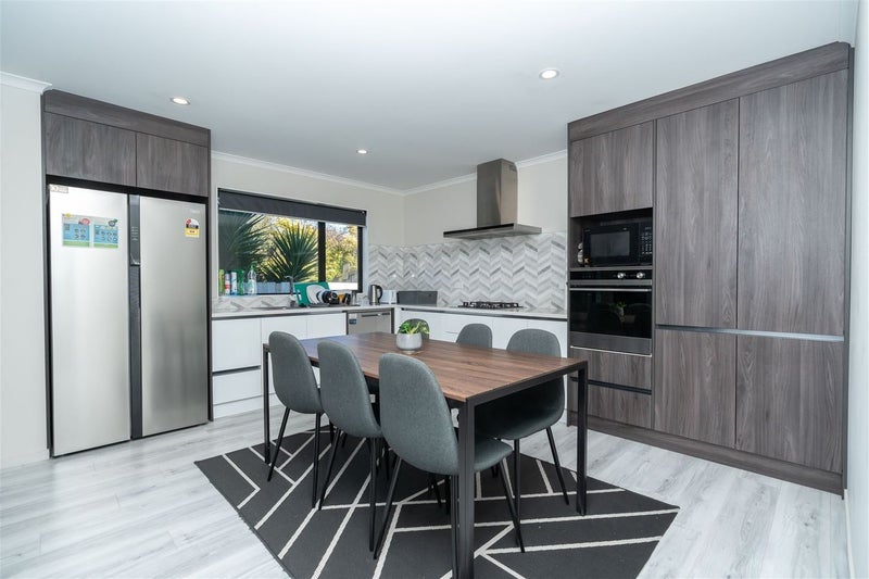 6/11 Gazeley Avenue, Silverdale, Hamilton - Carousel 2