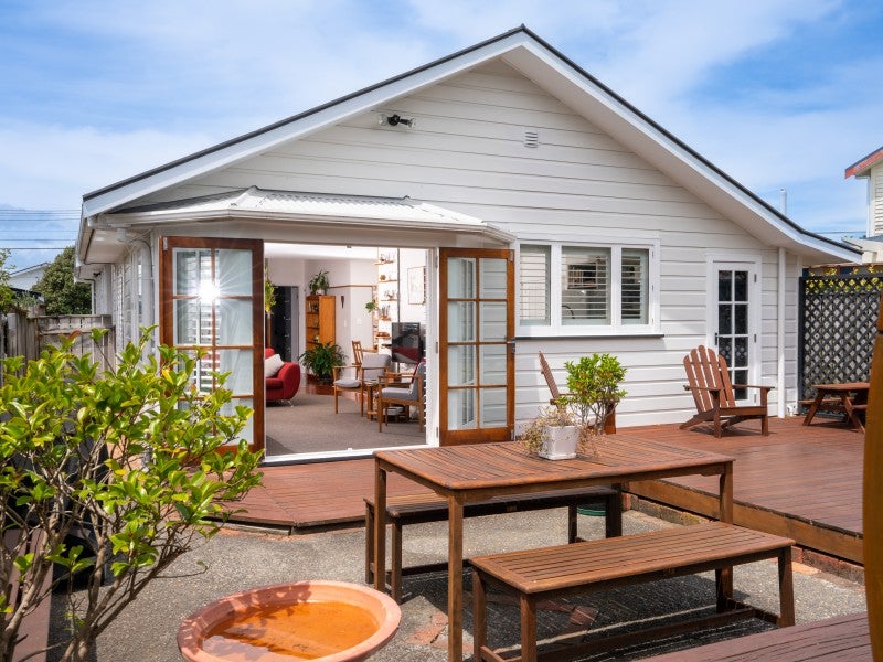 45 Puru Crescent, Lyall Bay, Wellington - Carousel 1