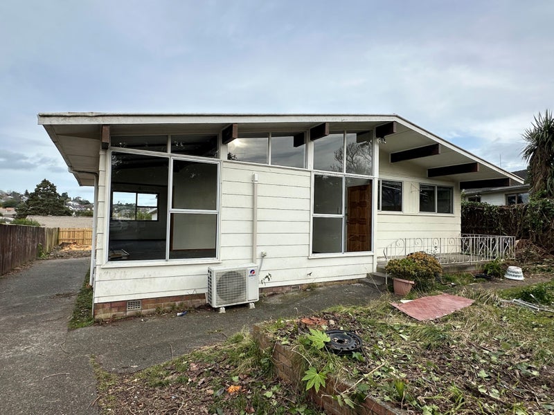 20 Cockayne Crescent, Sunnynook, Auckland - Carousel 2