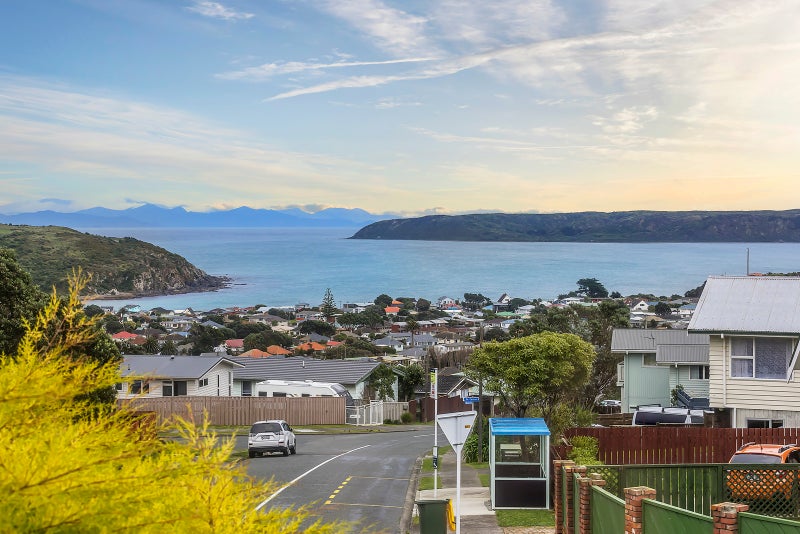 110 Gloaming Hill, Titahi Bay, Porirua - Carousel 2