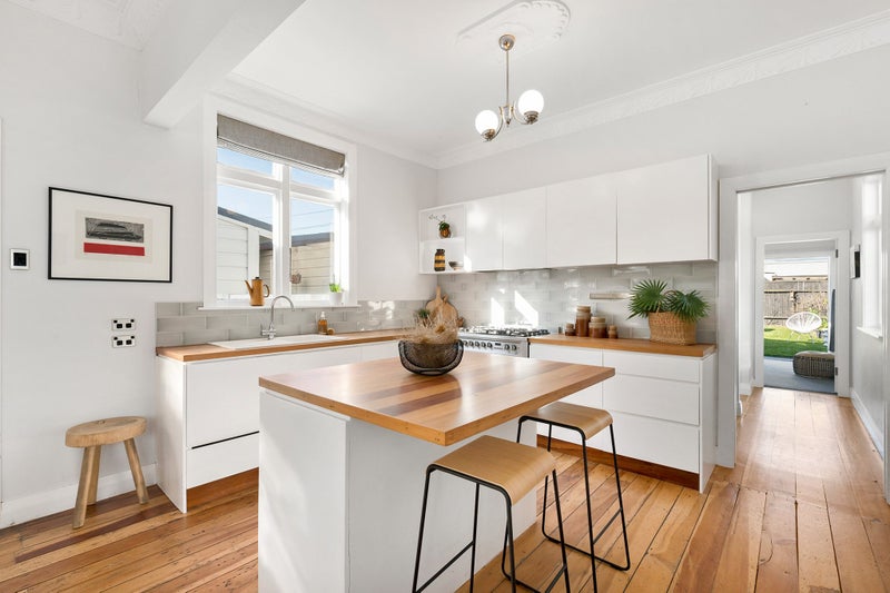 187 Onepu Road, Lyall Bay, Wellington - Carousel 1