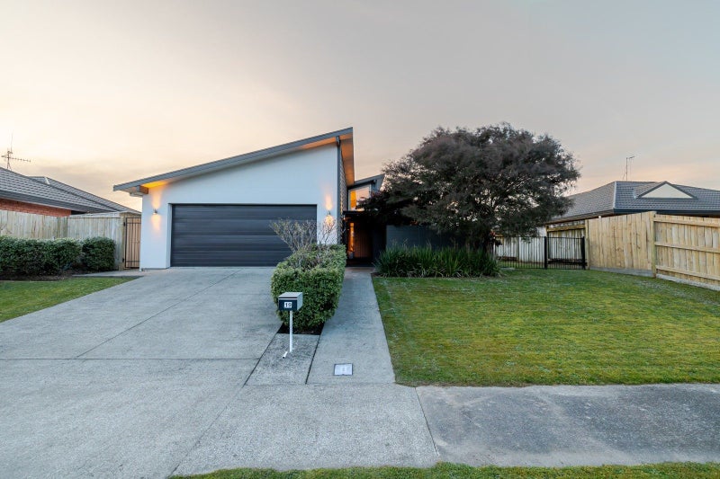 19 Meridian Grove, Kelvin Grove, Palmerston North - Carousel 25