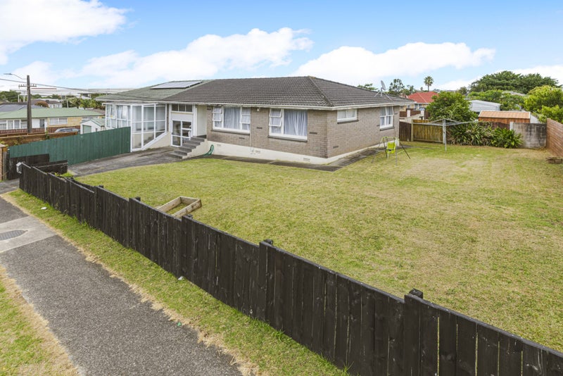 1/93 Kenderdine Road, Papatoetoe, Auckland - Carousel 1