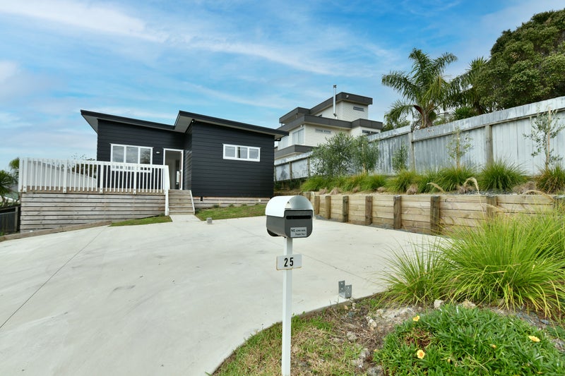 25 D'Oyly Drive, Stanmore Bay, Whangaparaoa - Carousel 1