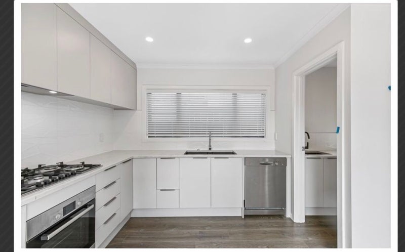 8 Waihanga Way, Bucklands Beach, Auckland - Carousel 2