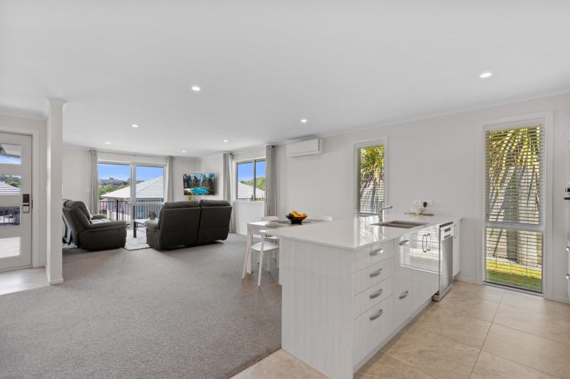 10 Stable Way, Brookfield, Tauranga - Carousel 2