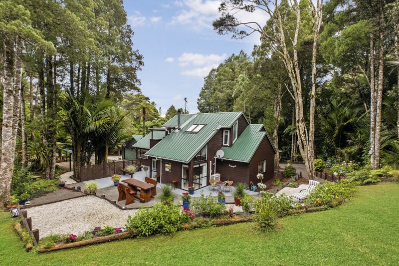 422 Scenic Drive, Waiatarua, Auckland - Carousel 2