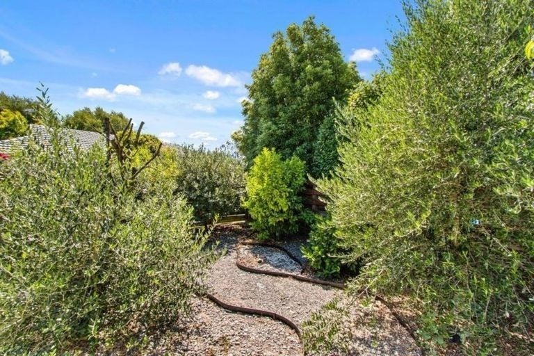 22 Sarabande Avenue, Redwood, Christchurch - Carousel 21