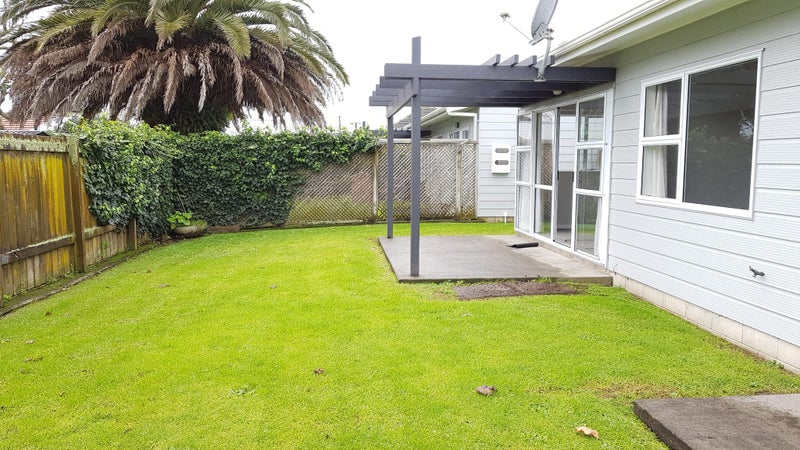 2/25 Oakley Avenue, Waterview, Auckland - Carousel 1