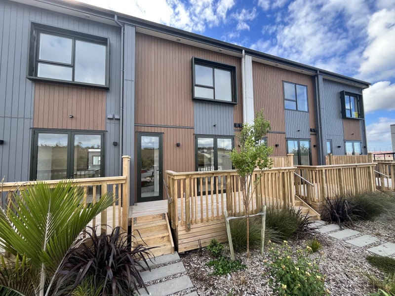 3 Heketara Way, Massey, Auckland - Carousel 1