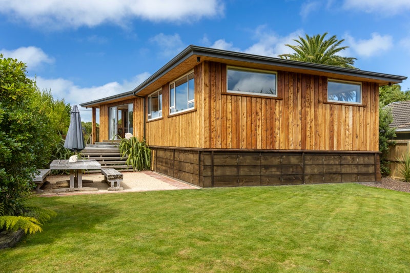 332 Estuary Road, South New Brighton, Christchurch - Carousel 1