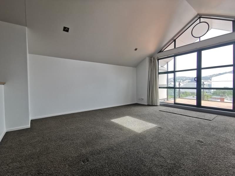 52C Hawker Street, Mount Victoria, Wellington - Carousel 2