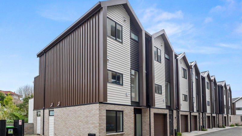 10/10 Meadowbank Road, Meadowbank, Auckland - Carousel 1