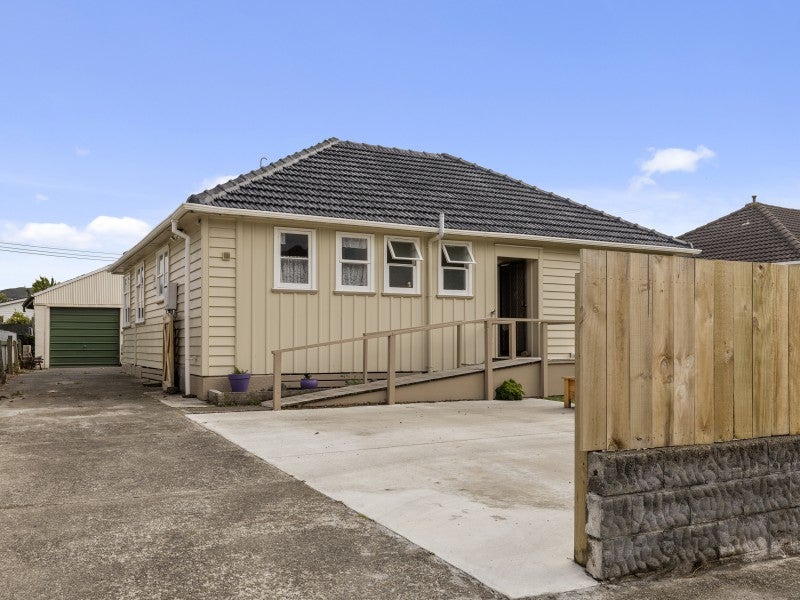12 Barton Grove, Naenae, Lower Hutt - Carousel 2