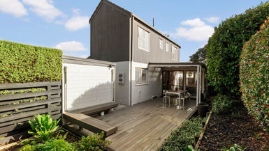 11 Pohutukawa Place, Ellerslie, Auckland - Carousel 1