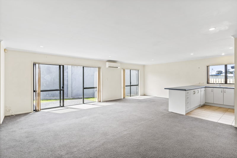 92 Bluebird Crescent, Unsworth Heights, Auckland - Carousel 2