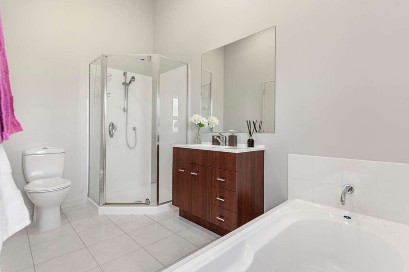 2/40 Scarlet Oak Drive, Schnapper Rock, Auckland - Carousel 10