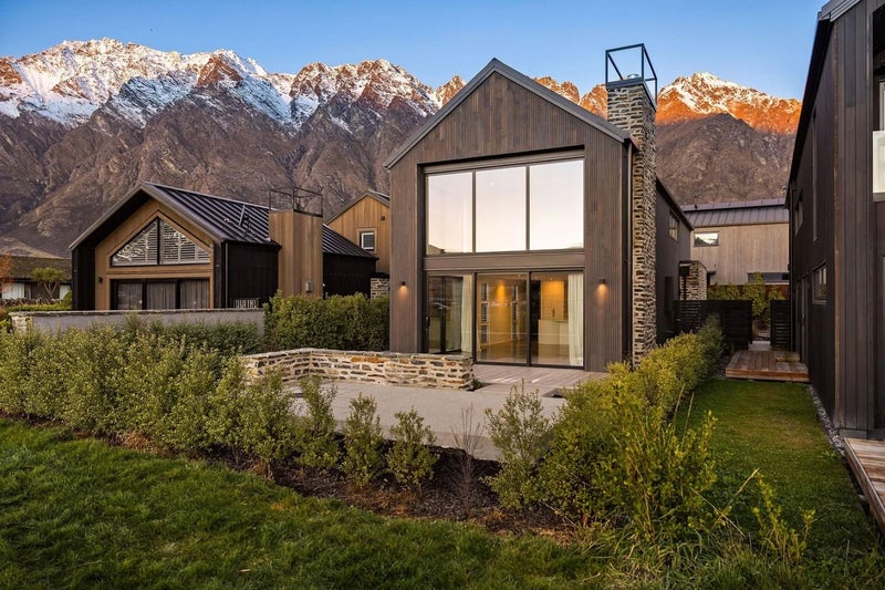 10 Soudley Court, Jacks Point, Queenstown - Carousel 1