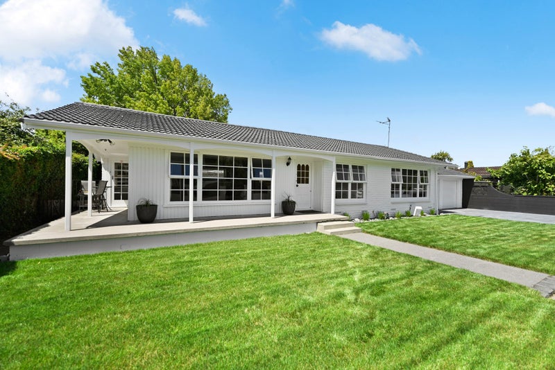 5 Grassy Downs Place, St Andrews, Hamilton - Carousel 1