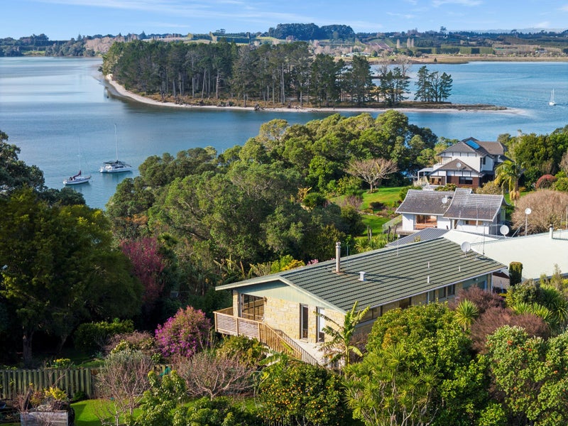 9 Giles Way, Katikati - Carousel 1