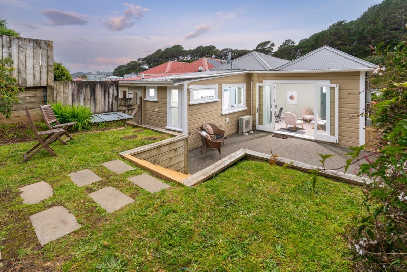38 Edinburgh Terrace, Berhampore, Wellington - Carousel 2