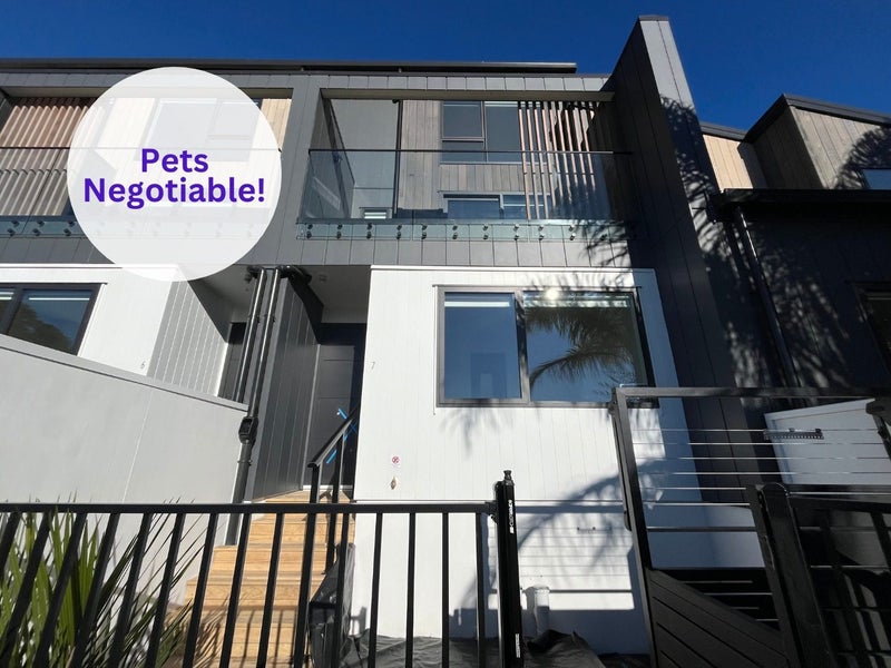 10 Fairclough Road, Beach Haven, Auckland - Carousel 2